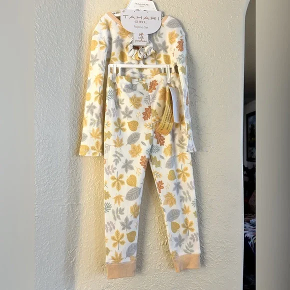 TAHARI 3 pc NWT Pajama Set - Picture 1 of 3